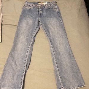 Paris blue vintage jeans size 7 but runs small in my opinion!